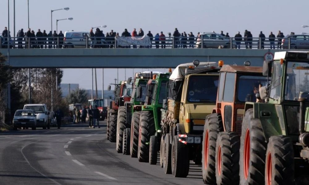 Αγρότες απέκλεισαν συμβολικά την ΕΟ Θεσσαλονίκης - Πολυγύρου